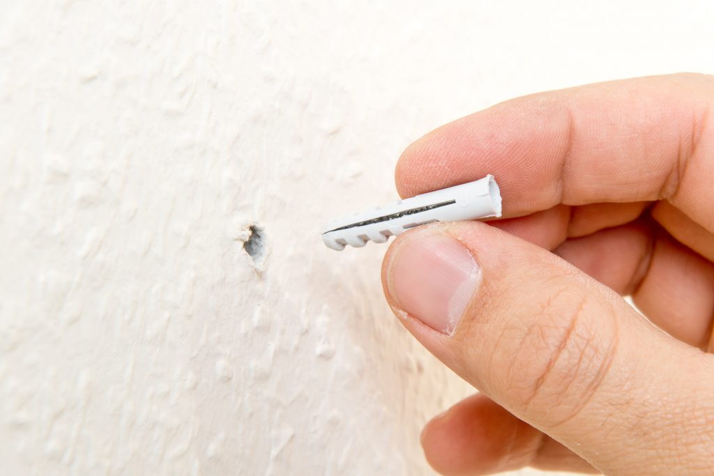 Dübel entfernen Dübel aus der Wand bekommen & Löcher stopfen