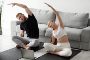 yoga zu hause zu zweit