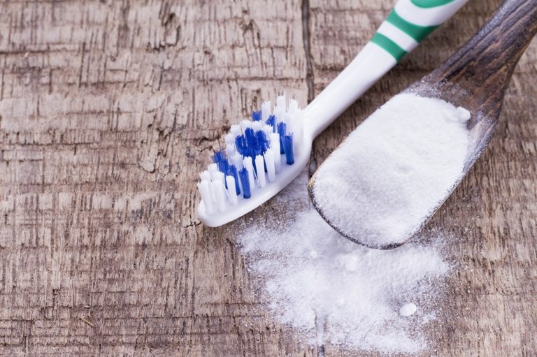 Hausmittel für weiße Zähne So wirken Backpulver und Co