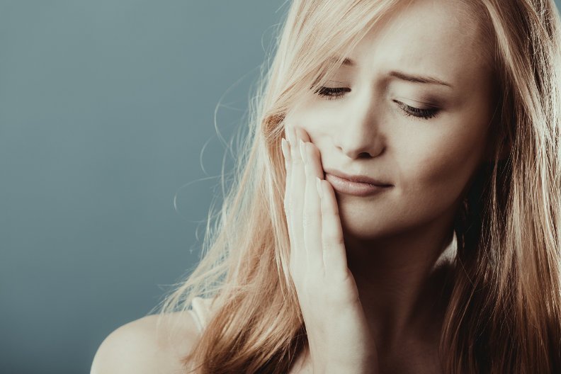 Hausmittel gegen Zahnschmerzen – 16 Tipps & Tricks